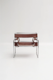 Fauteuil Wassily en cuir cognac patiné par Marcel Breuer