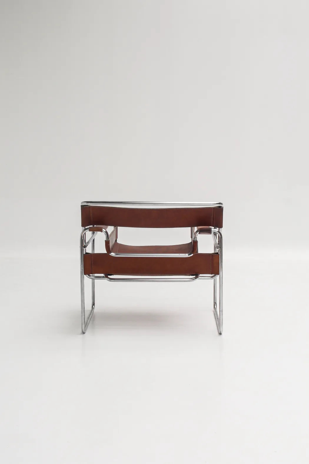 Fauteuil Wassily en cuir cognac patiné par Marcel Breuer
