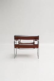 Fauteuil Wassily en cuir cognac patiné par Marcel Breuer