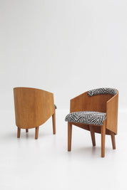 Paire de fauteuils en hêtre, tissu zébré dans le goût d'Eri Finn