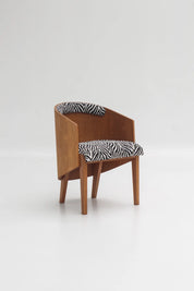 Paire de fauteuils en hêtre, tissu zébré dans le goût d'Eri Finn