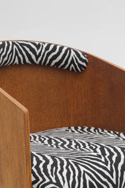 Paire de fauteuils en hêtre, tissu zébré dans le goût d'Eri Finn