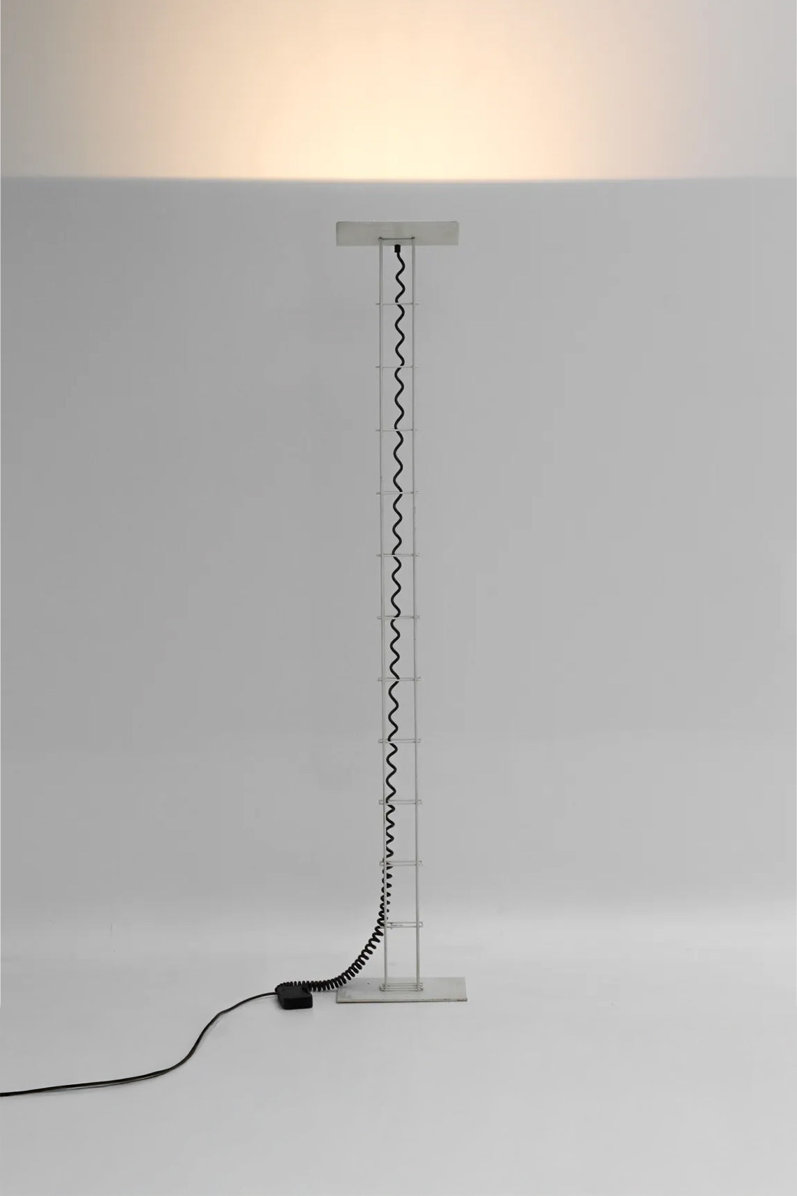 Lampadaire blanc Arelux – Italie, années 1980