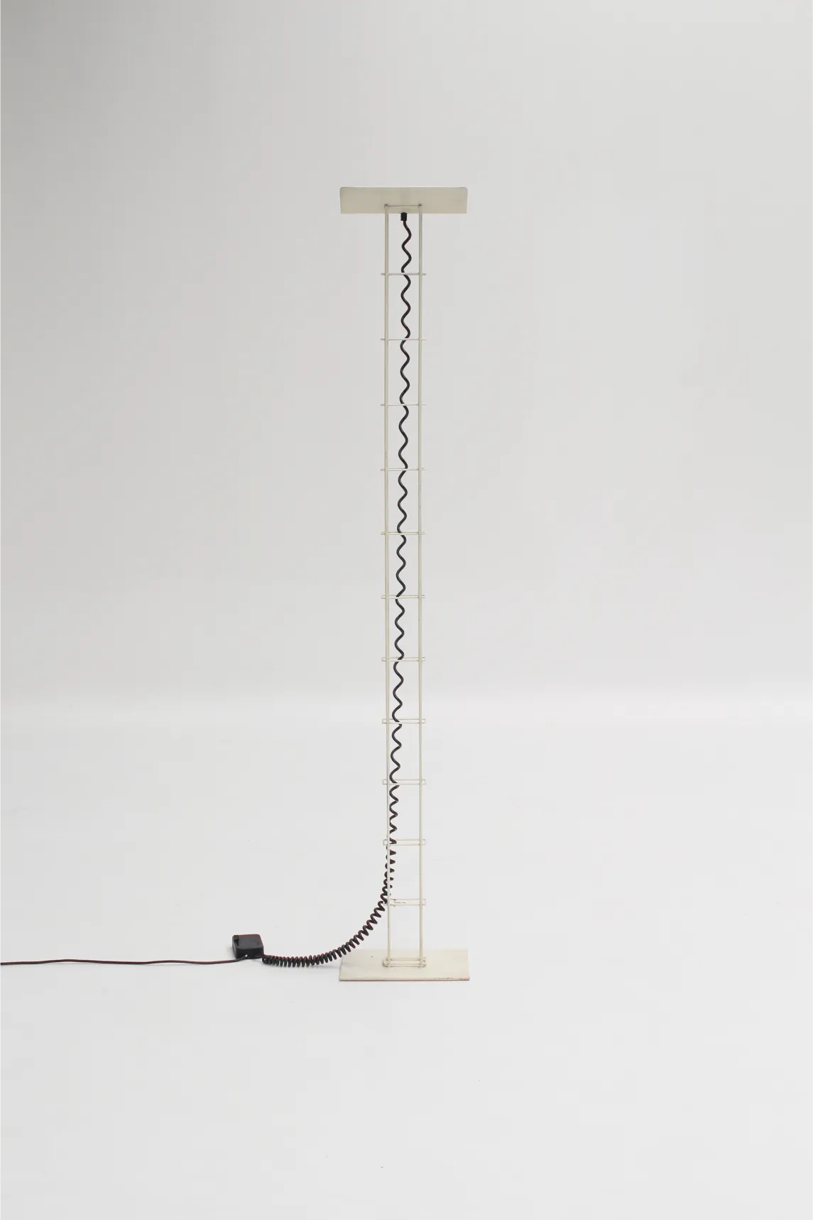 Lampadaire blanc Arelux – Italie, années 1980