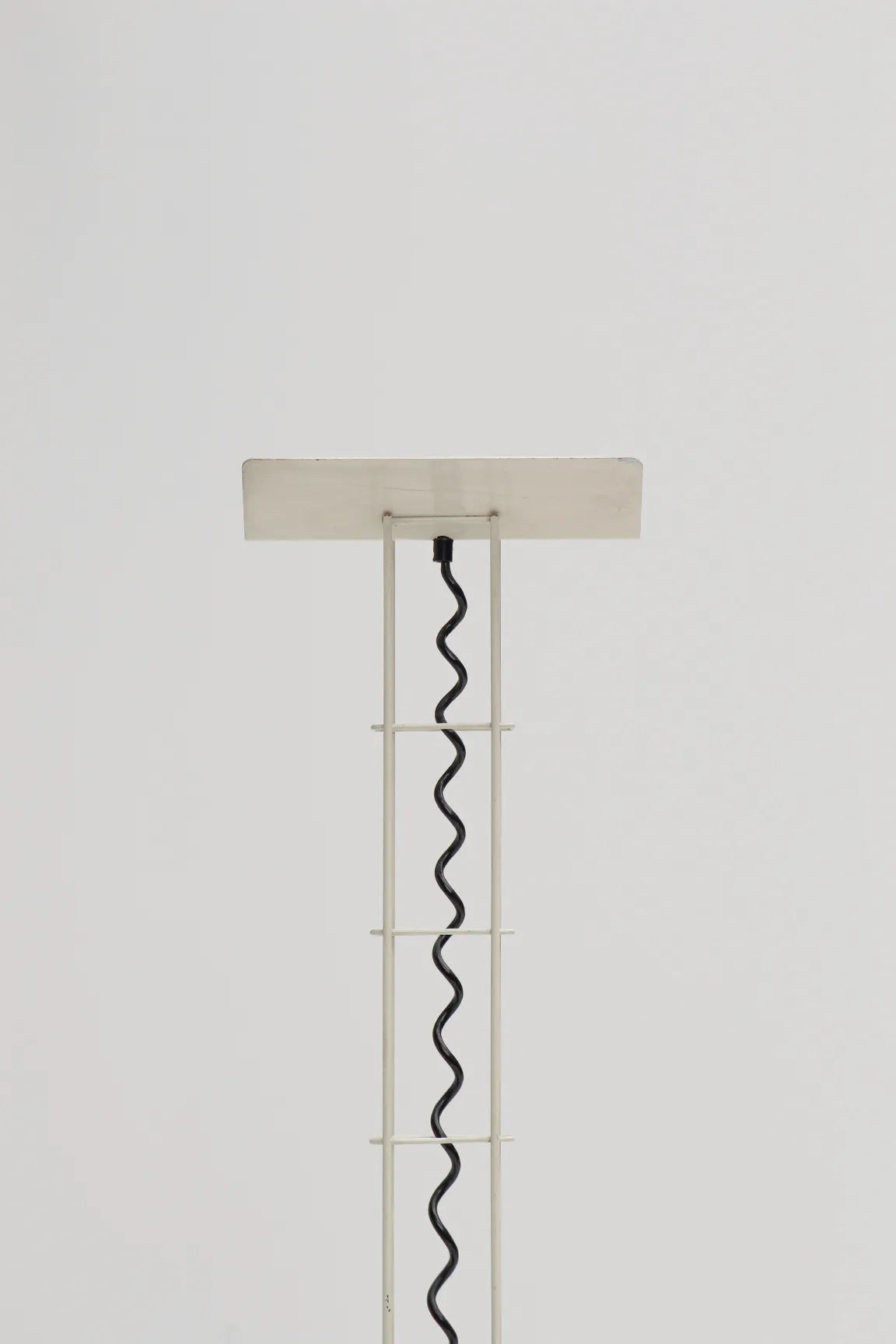Lampadaire blanc Arelux – Italie, années 1980