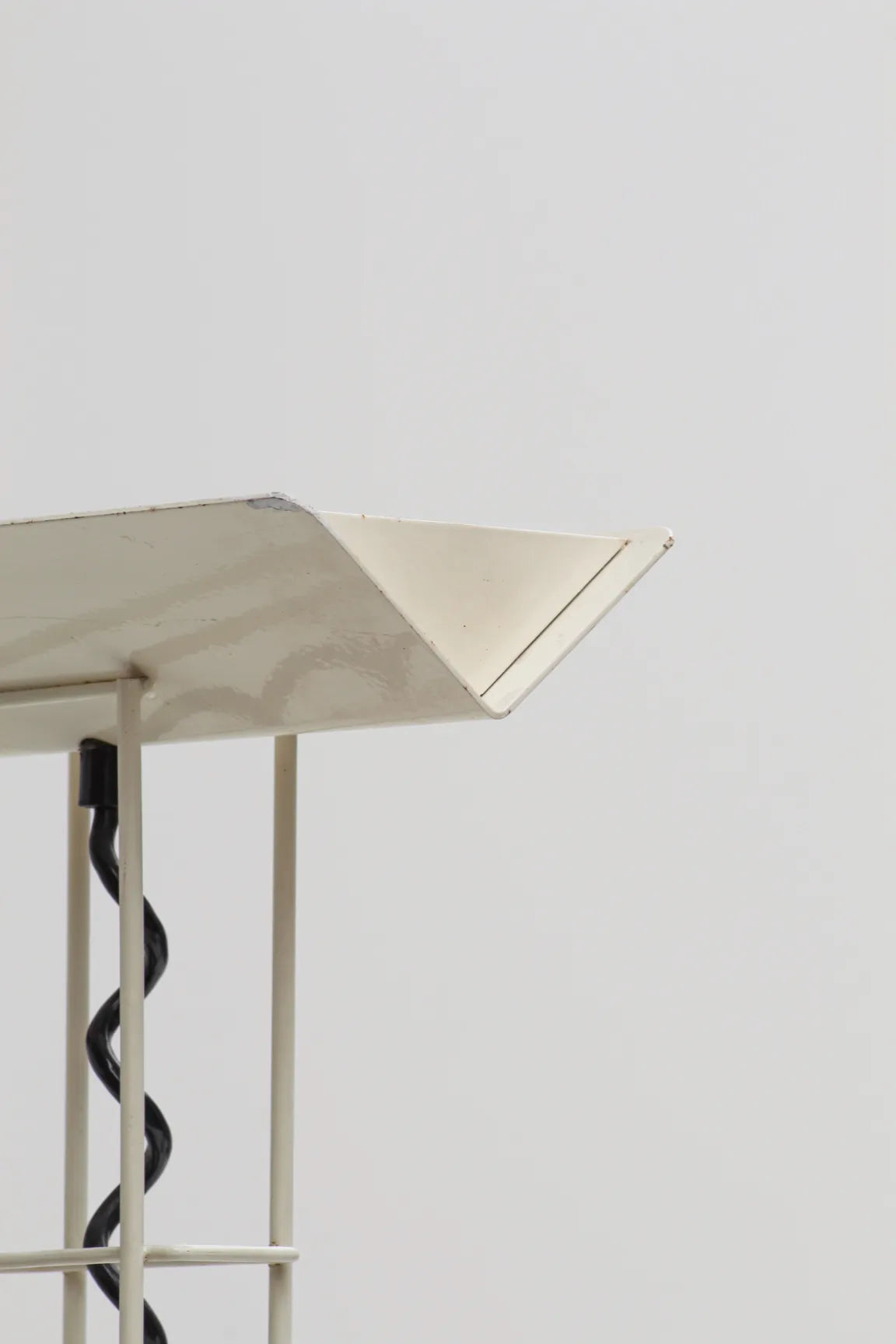Lampadaire blanc Arelux – Italie, années 1980
