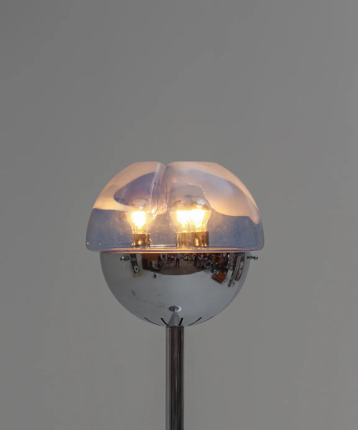 lampadaire-chrome-verre-murano-bleu-blanc-italie-1960-2.webp