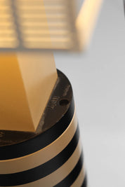 Lampadaire Shogun par Mario Botta pour Artemide, Italie 1980s design postmoderne noir et blanc à abat-jour perforé