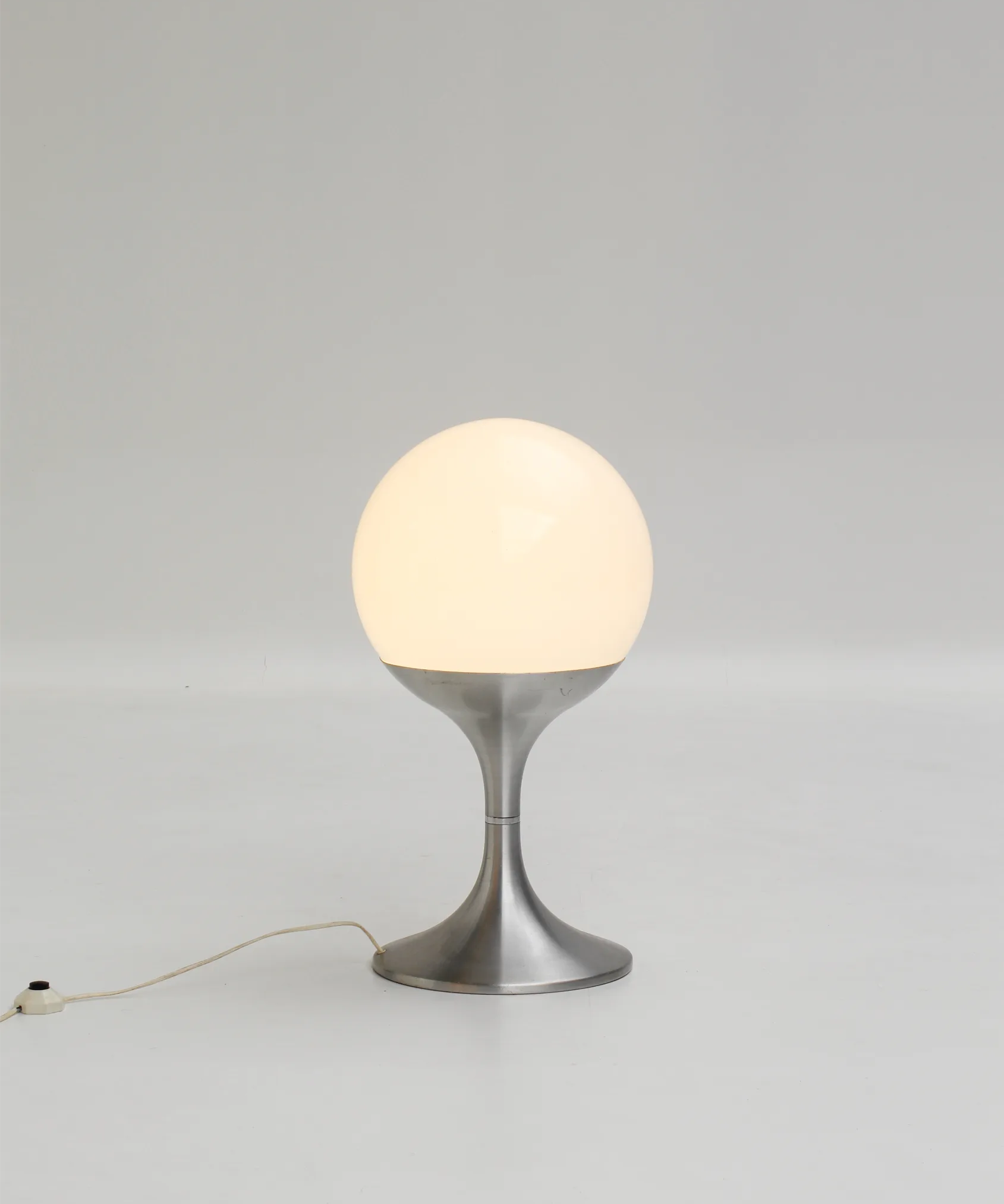 lampe-space-age-aluminium-globe-1.webp