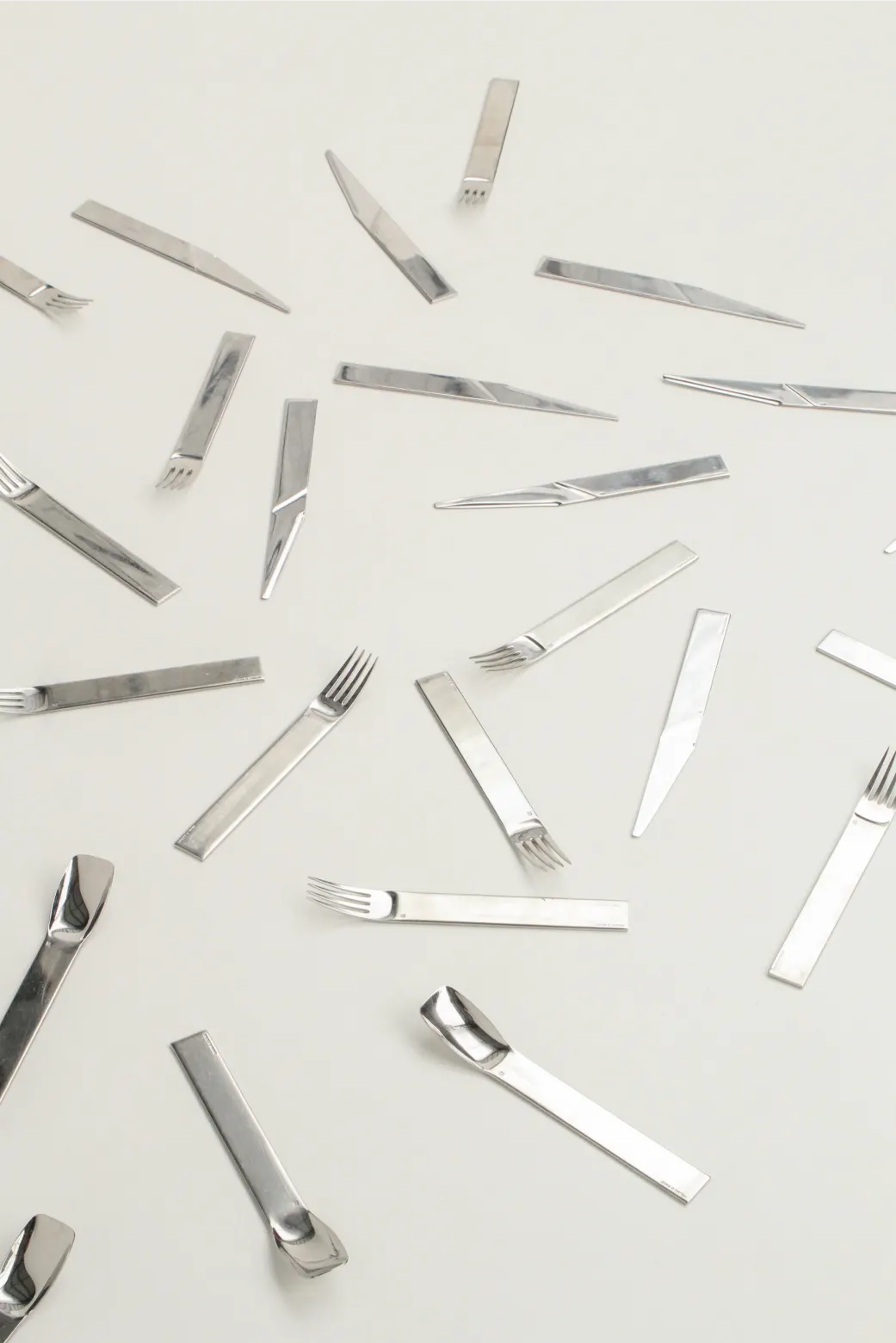 Ménagère Sillage design par Philippe Costard Chabanne, ensemble de couverts inox brossé