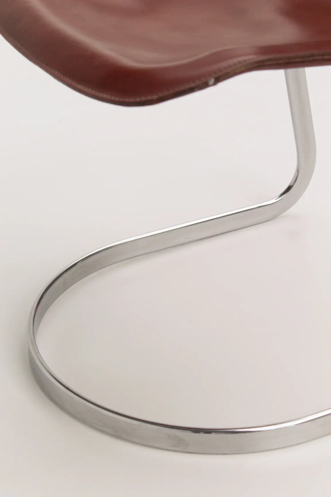 Chaises Willy Rizzo en cuir bordeaux