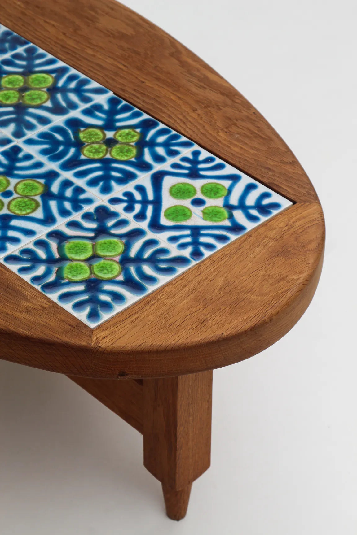 Table basse en chêne et céramique par Guillerme & Chambron