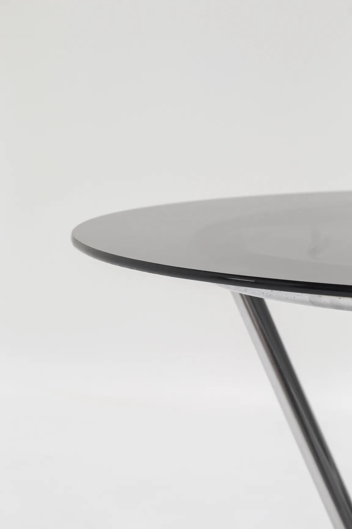 Table à manger chromée avec plateau en verre fumé